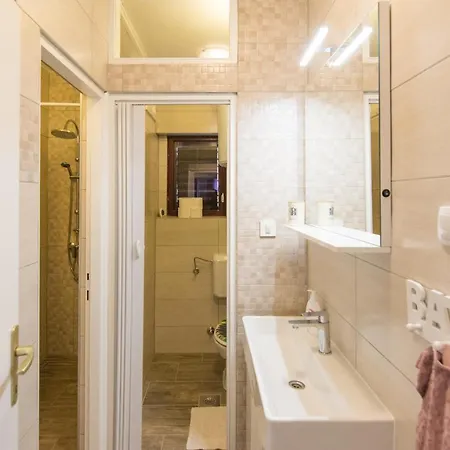 Apartman Anastazija Appartamento *