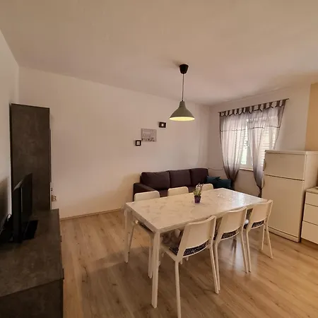 Apartman Anastazija Appartamento *